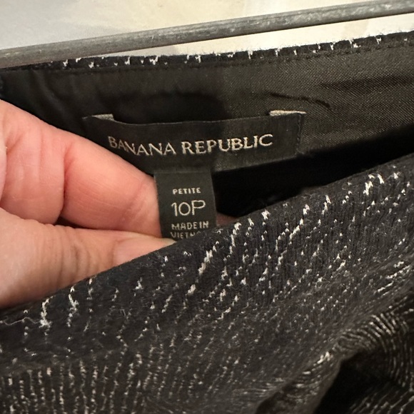 Banana Republic Black patterned skirt - Picture 3 of 5